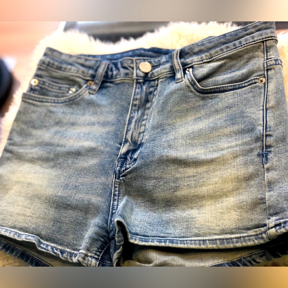 GIVENCHY  high‎ rise shortie ,good condition
